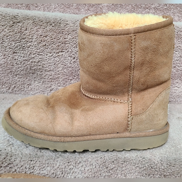 UGG Kids 3 Tan Suede Boots - Picture 8 of 14